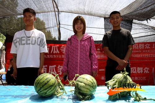 怀旧吃瓜照片高清,怀旧吃瓜照片里的甜蜜回忆
